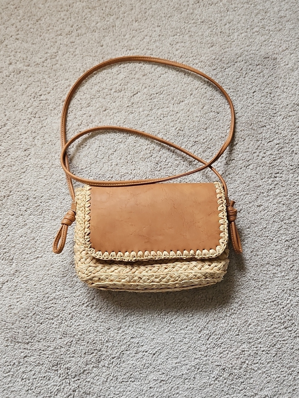 Universal Thread Tan and Straw Crossbody Bag